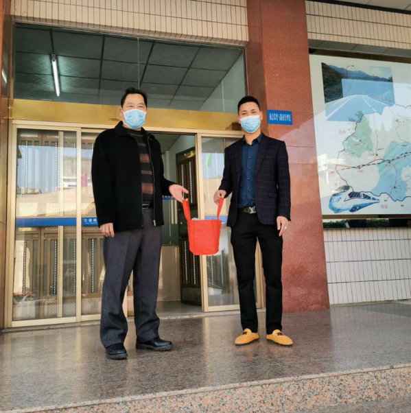 捐贈口罩現場圖.jpg