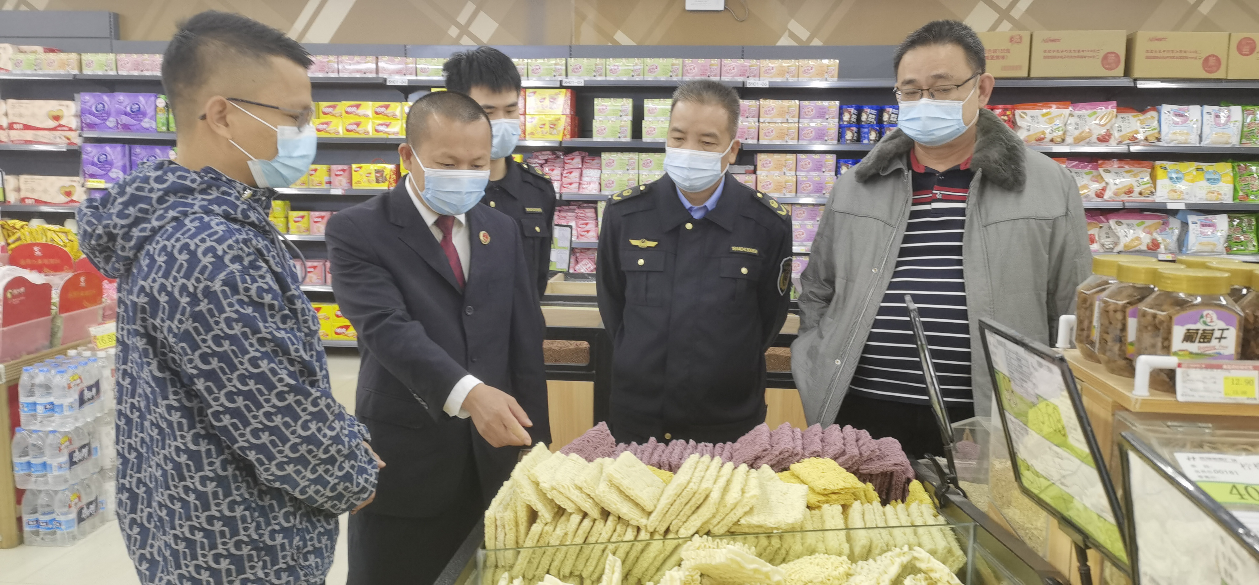 2022-11聯合檢察院檢查散裝食品經營2莫介宏副局長.jpg