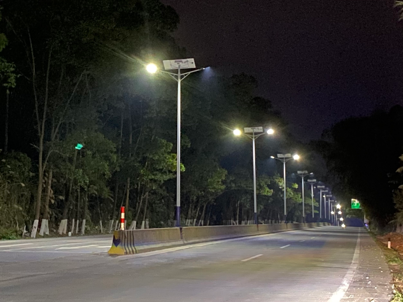 國(guó)道路燈.jpg