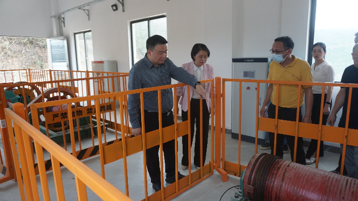 4月1日，陽春市領導到掛點鎮督導“百千萬工程”及檢查節前防火防汛工作2(1).JPG