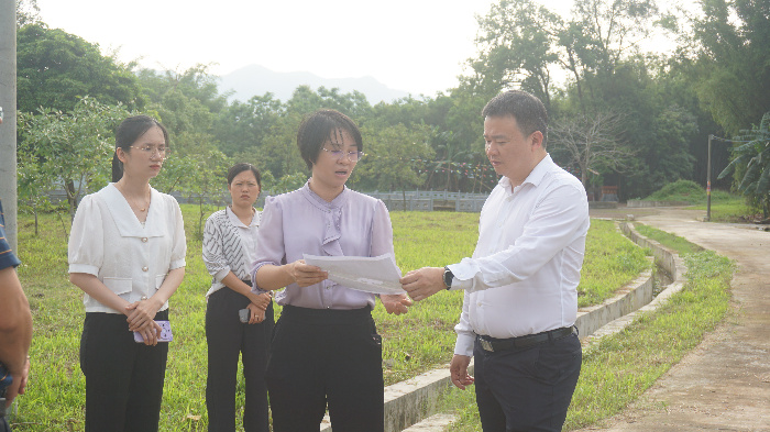 松柏鎮信息投稿+松柏鎮：陽春市領導到松柏鎮督導“百千萬工程”典型村建設及節前防汛工作1.jpg