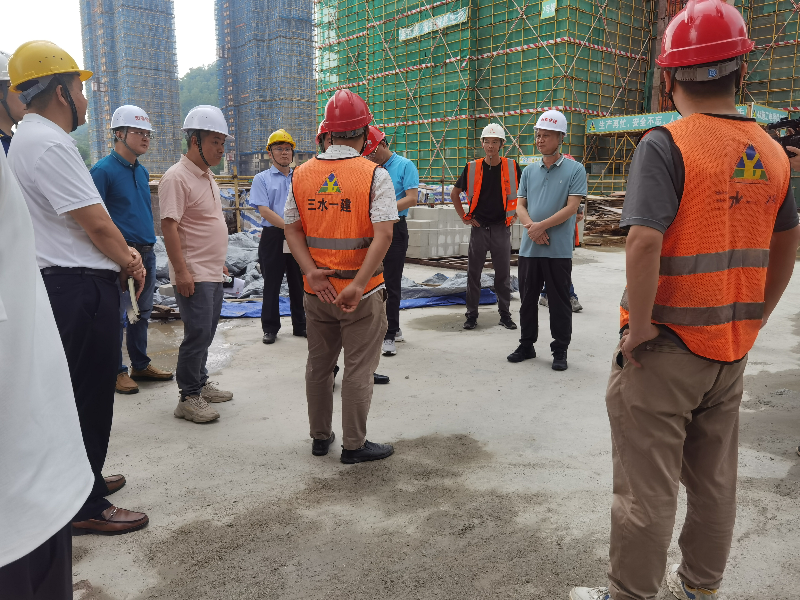 4月24日，市住建局黨組書記梁鑒和帶隊(duì)到樵順嘉寶花園項(xiàng)目開(kāi)展建筑施工領(lǐng)域安全生產(chǎn)和消防工作督導(dǎo)檢查(1).jpg