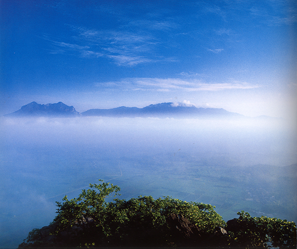 34鉤髻頂遠眺.png