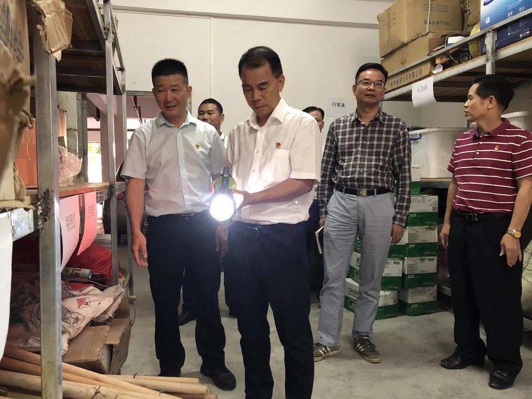 3、李宗瑞市長(zhǎng)到市應(yīng)急管理局調(diào)研工作（2020.11.09）.jpg