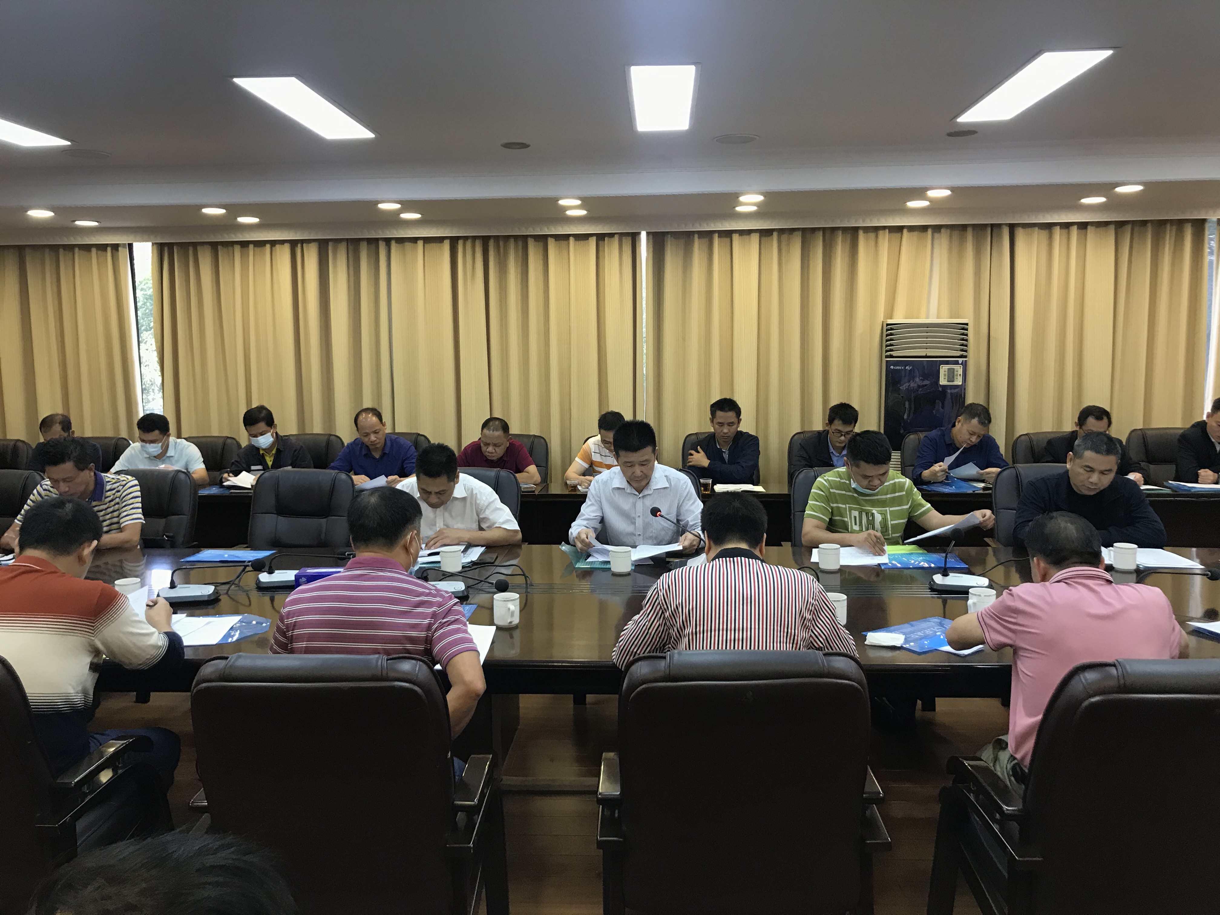 2020年11月25日，李孟卓局長在市政府二樓會議室主持召開全市應急預案編制修訂工作推進會及市天然氣泄漏事故應急演練協(xié)調(diào)會1.JPG
