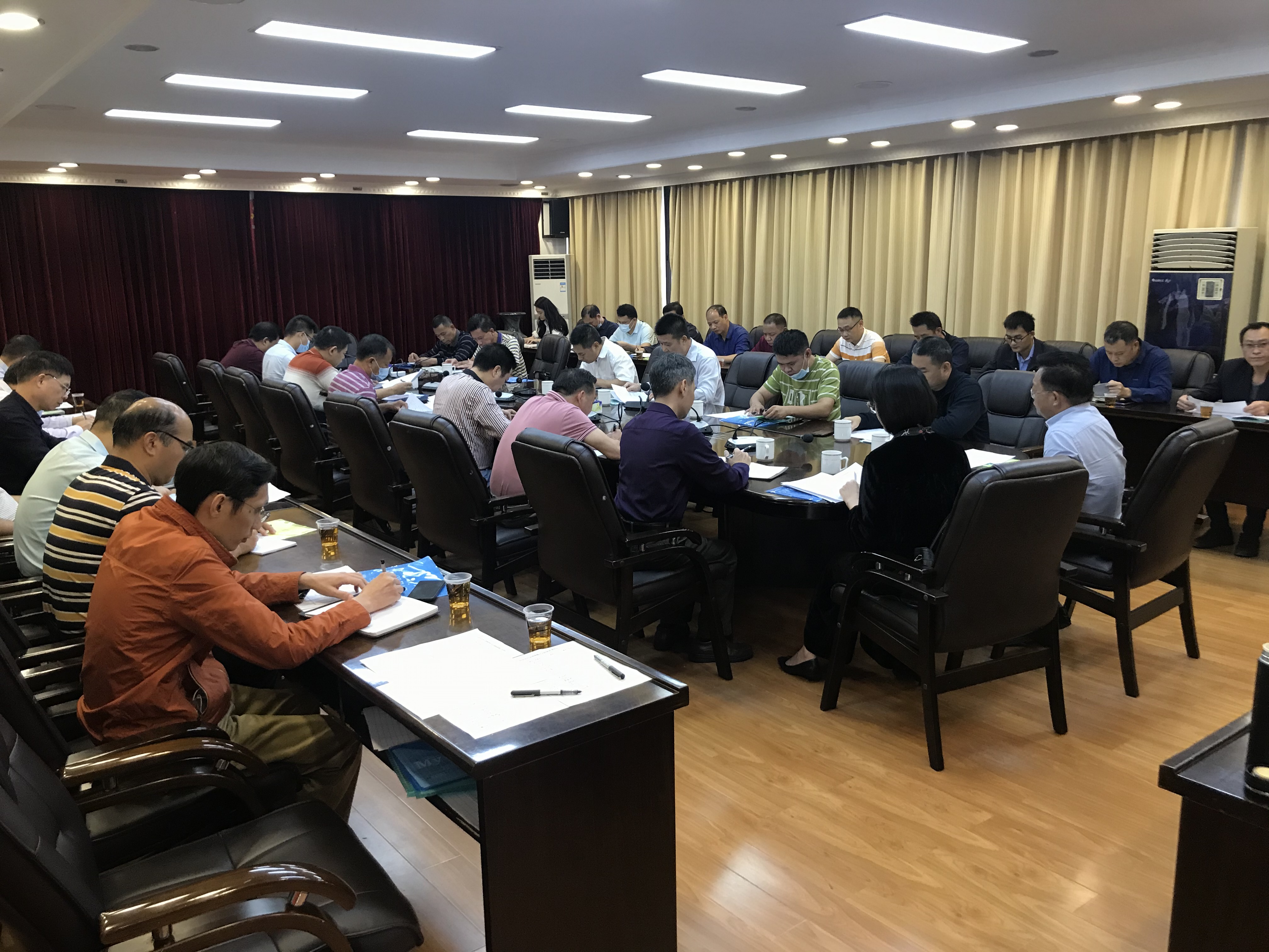 2020年11月25日，李孟卓局長在市政府二樓會議室主持召開全市應急預案編制修訂工作推進會及市天然氣泄漏事故應急演練協(xié)調(diào)會2.JPG