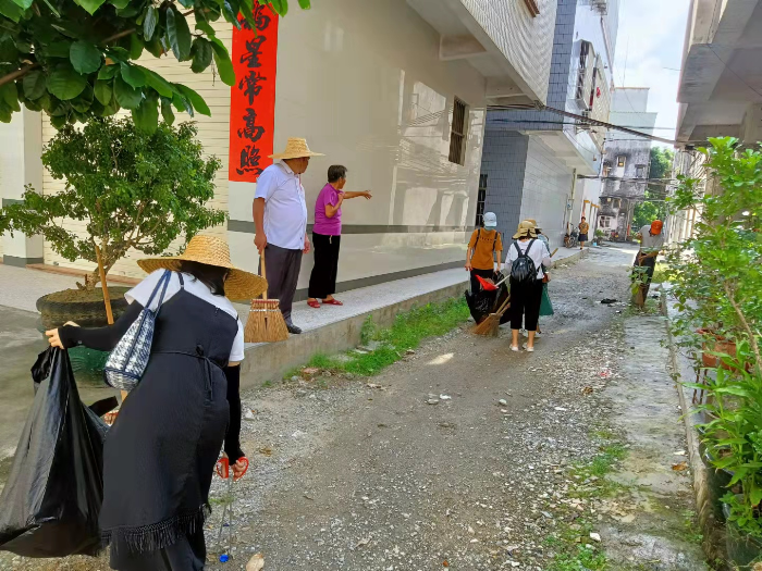 陽春市統計局到責任區開展愛國衛生大掃除活動1.jpg